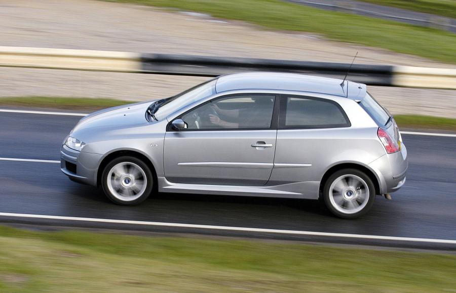  Fiat Stilo 3-Door 2004 года  (UK) (фото 8 из 10)